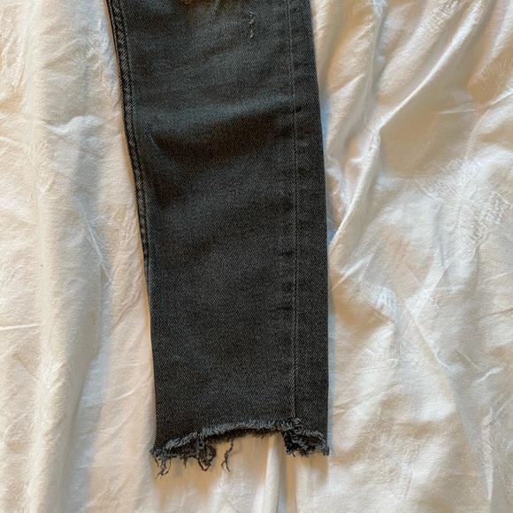 Zara’s black washed mid-rise jeans - Picture 3 of 4